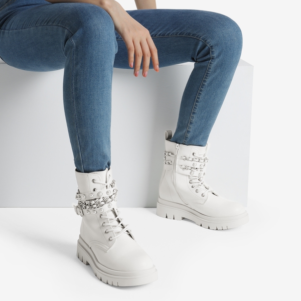 White chunky hiker boots 2025